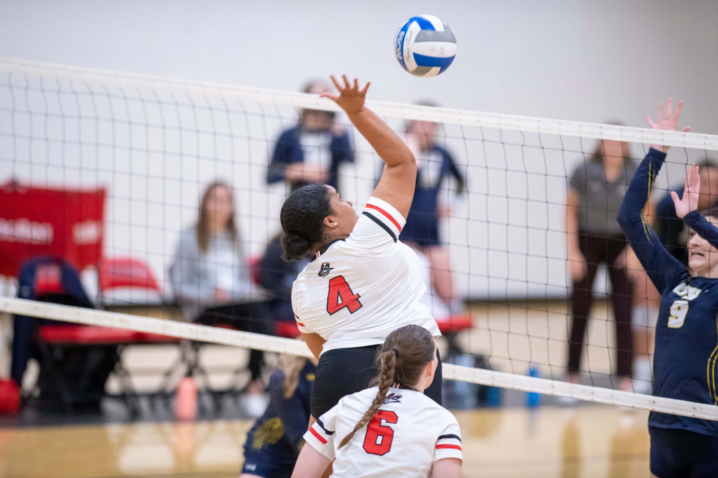 Volleyball Drops Road Match at Trinity