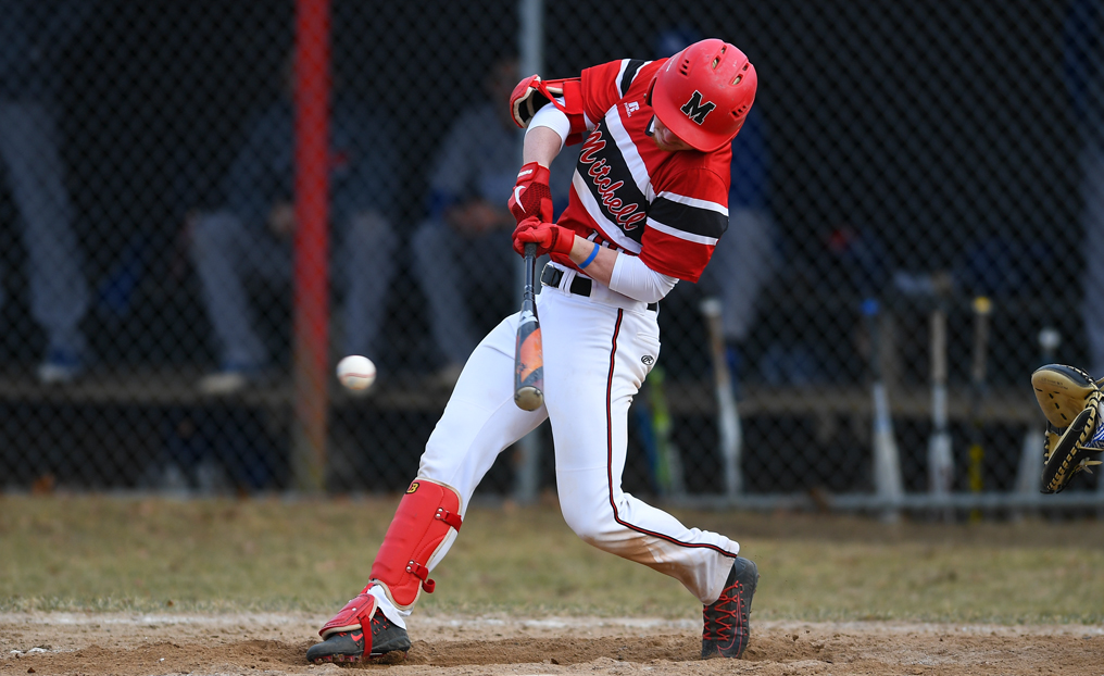 Baseball Holds Off Lesley to Secure Sweep
