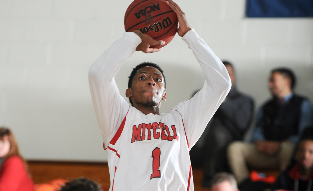 Big Nights for McClean, Hill Propel MBB Past Conn College
