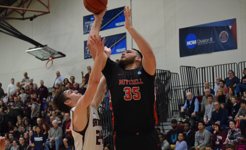 MBB Bows Out to No. 6 Swarthmore in NCAA First Round