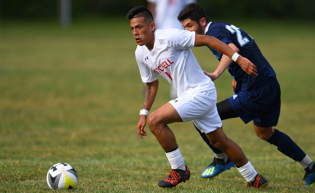 Men's Soccer Clipped by Conn College