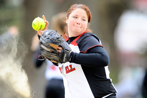 Softball Drops Pair of 7-1 Finals at Fitchburg State