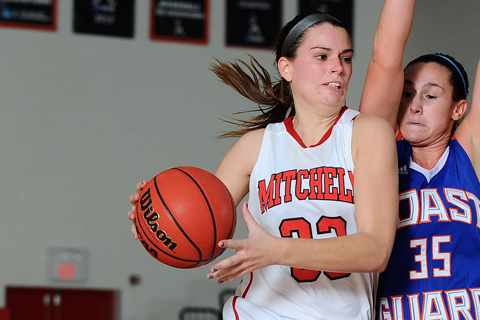 WBB Makes It Eight Straight at DWC