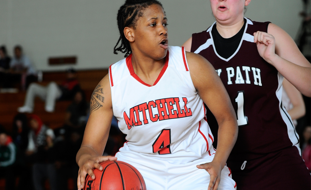 Women's Basketball Falls to Conn College