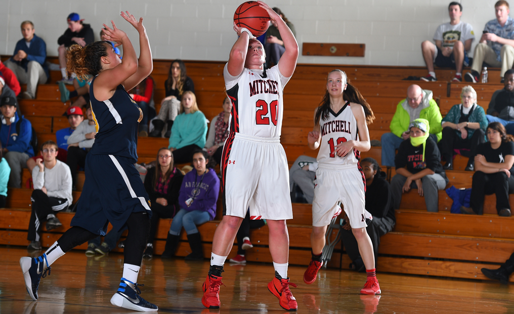 WBB Keeps Rolling with Win Over Lesley