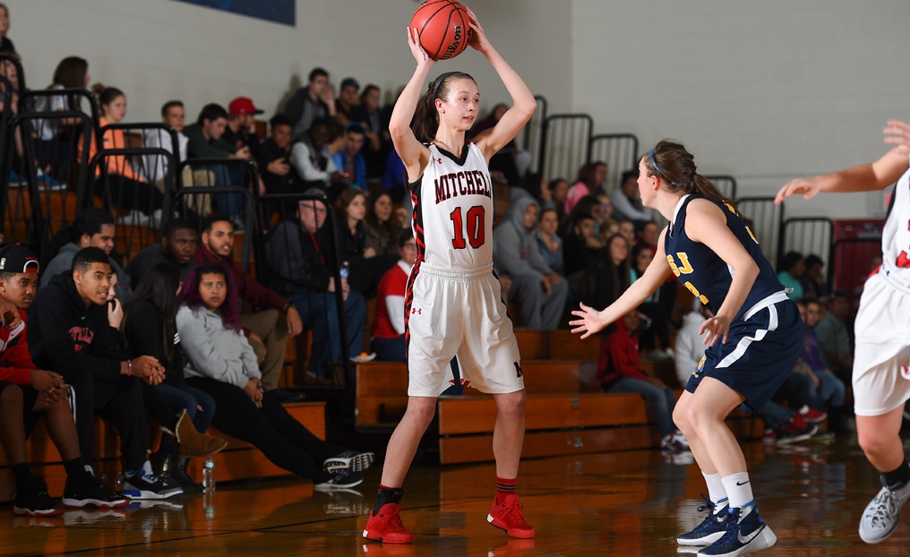 Women's Basketball Comes Up Short at Elms
