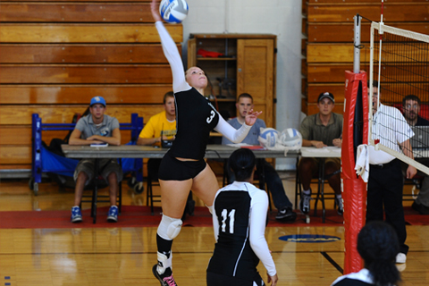 Volleyball Falls in Five-Set Affair at Anna Maria