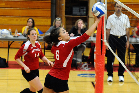 Volleyball Ousted at Curry