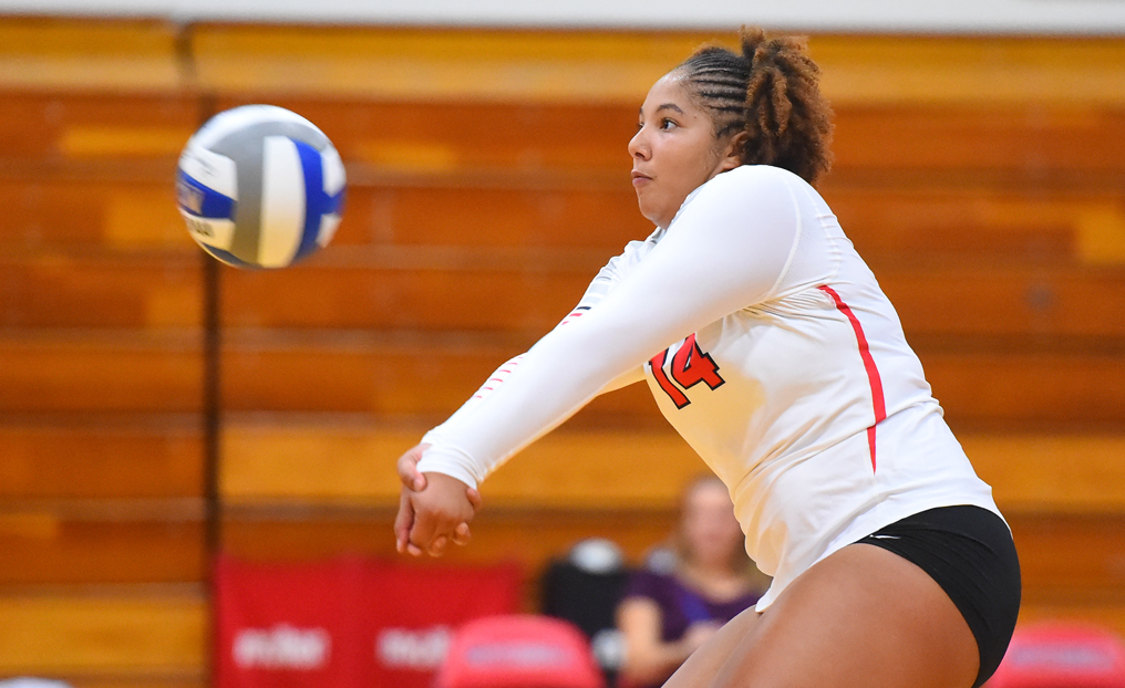 Volleyball Falls 3-0 at SVC