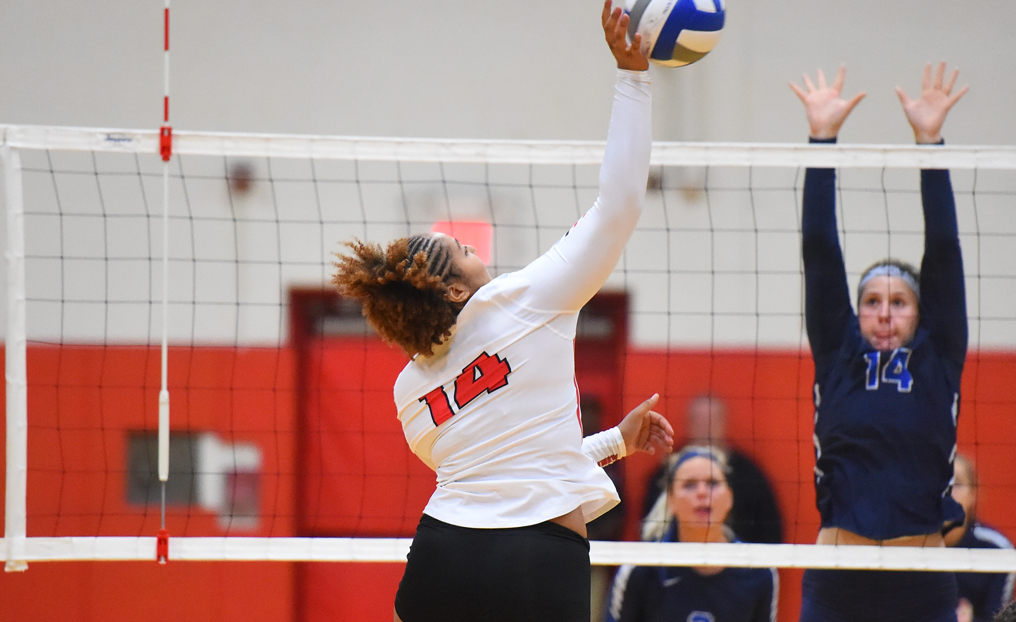 Volleyball Drops 3-0 Decision at Conn