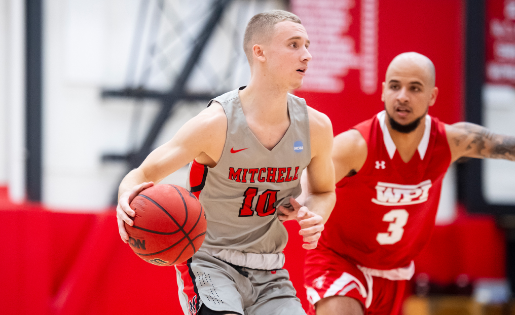 MBB Tops Lesley For Sixth-Straight Win
